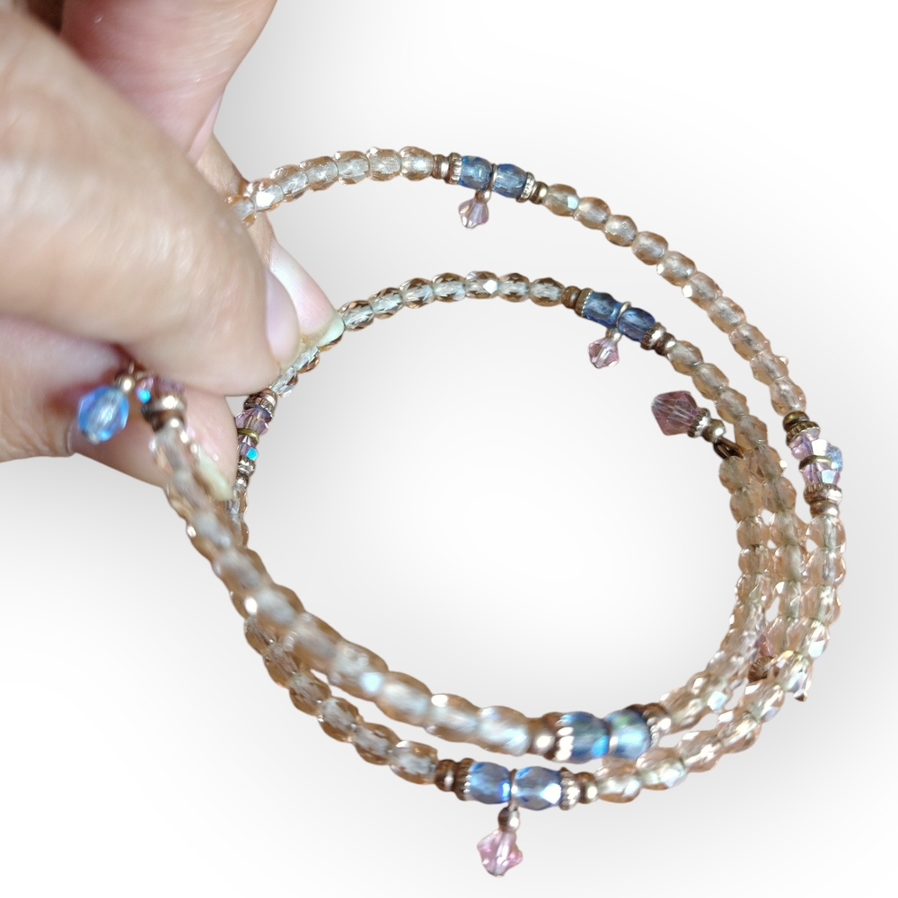Elegant Beaded Bracelet with Blue and Purple Accents - Picture 4 of 4